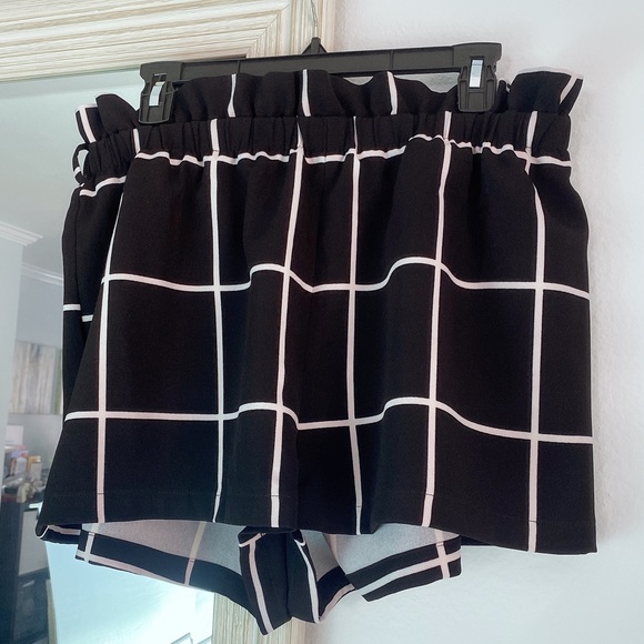 SHEIN Pants - 54 SHEIN black and white checkered ruffle shorts